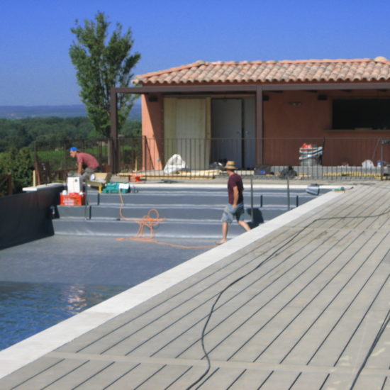 Piscine à débordement