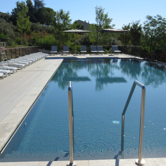 Piscine à débordement